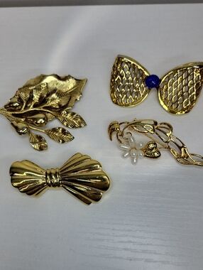 Gold Tone Decorative Brooch Set